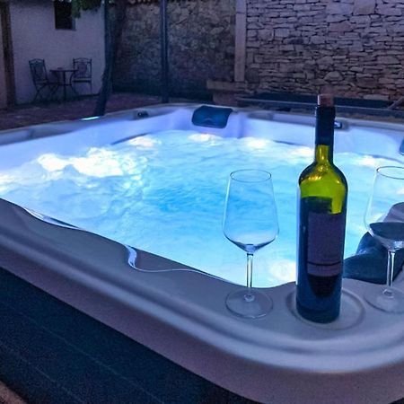 Studios Barre With Jacuzzi Ровинь Экстерьер фото