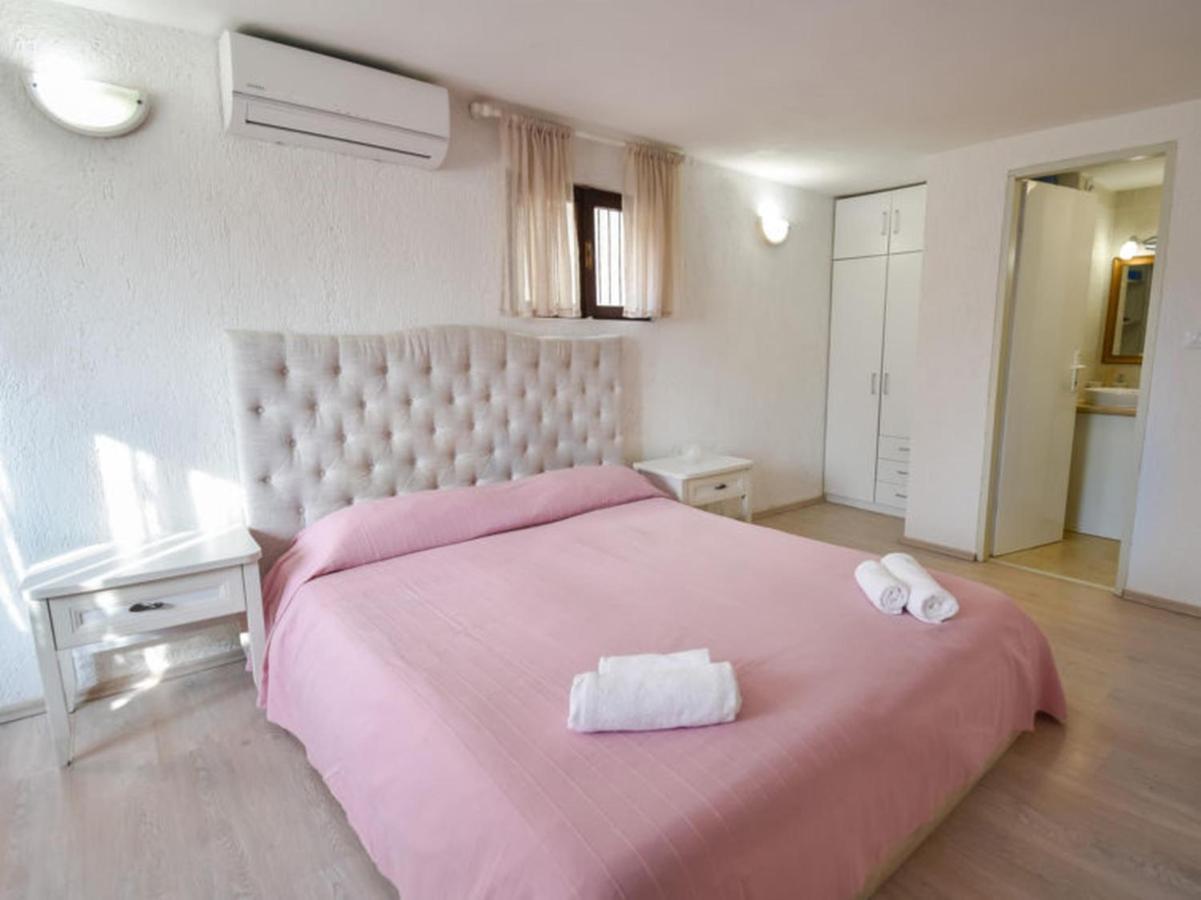 Studios Barre With Jacuzzi Ровинь Экстерьер фото